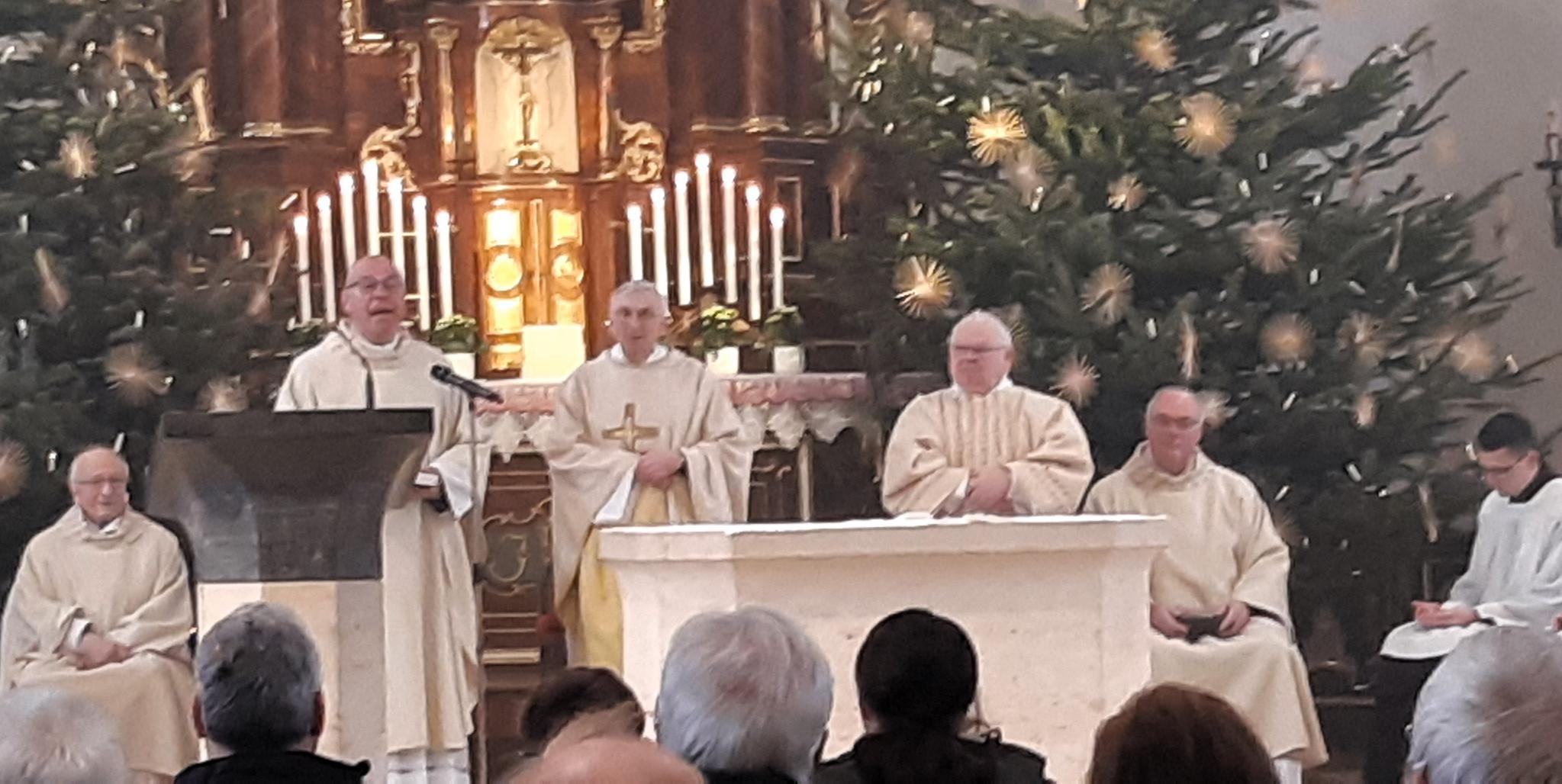 Zahlreiche Mitbrüder feierten mit dem Jubilar das Festhochamt